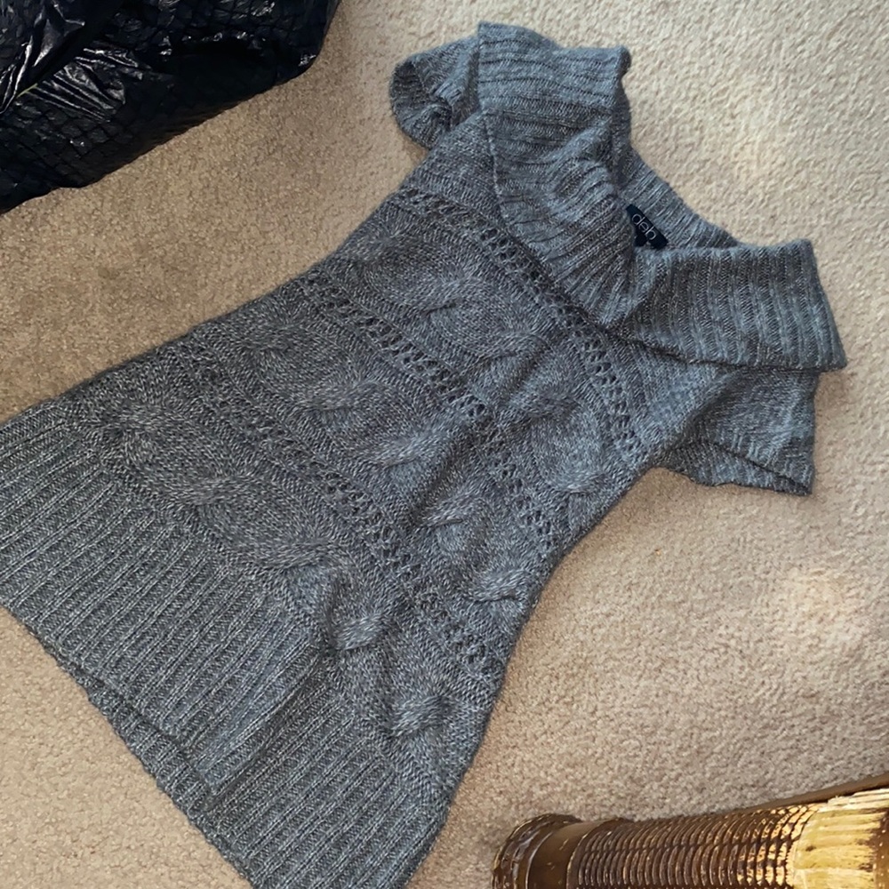 T-shirt sweater